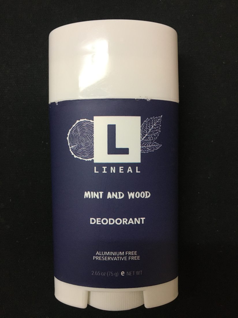 Tuhý deodorant v obalu.
